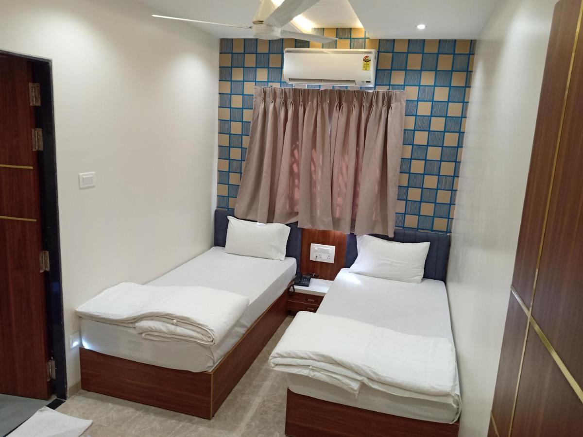 Hotel Suvarnam Residency 艾哈迈德讷格尔 外观 照片