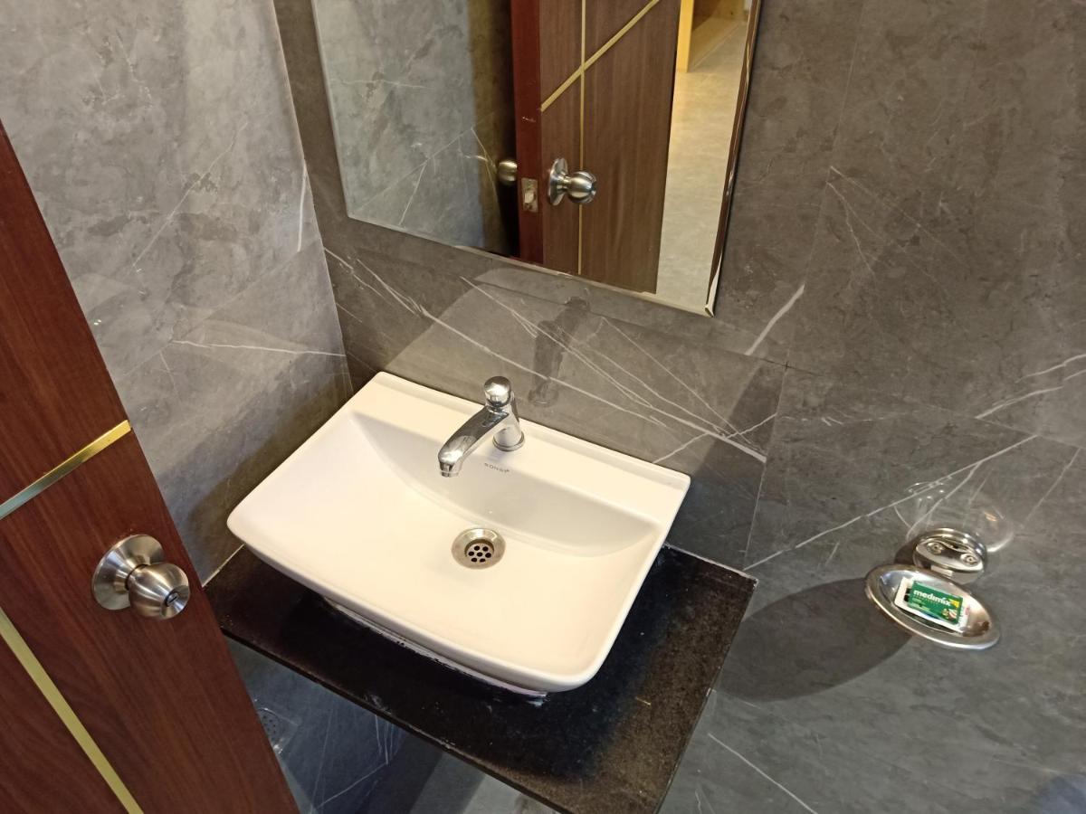 Hotel Suvarnam Residency 艾哈迈德讷格尔 外观 照片