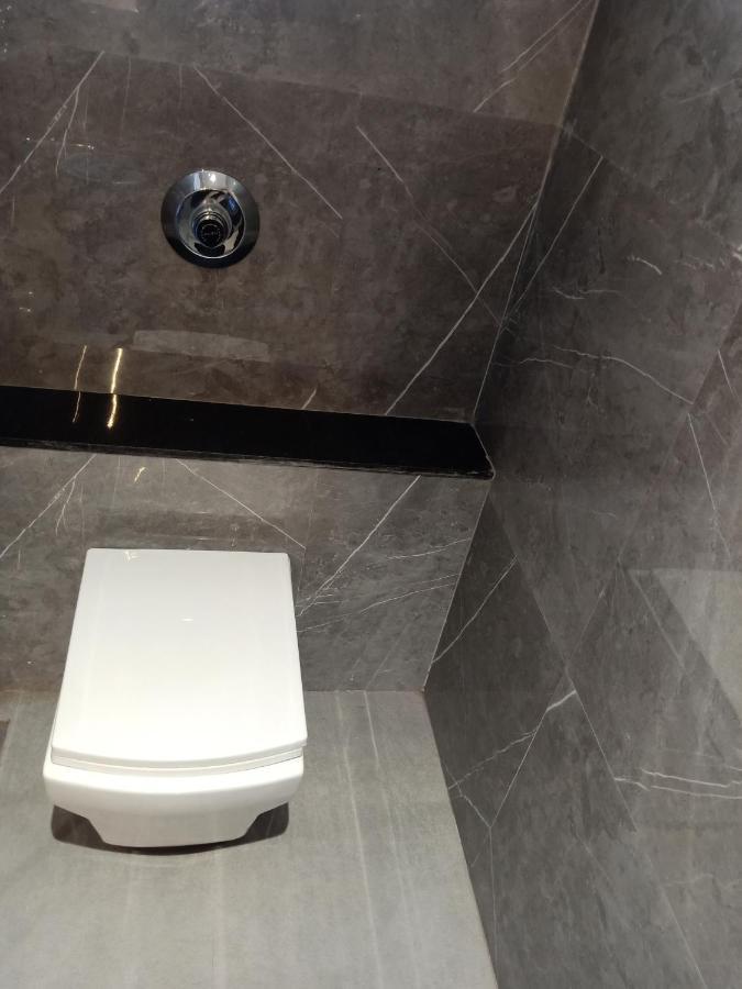 Hotel Suvarnam Residency 艾哈迈德讷格尔 外观 照片