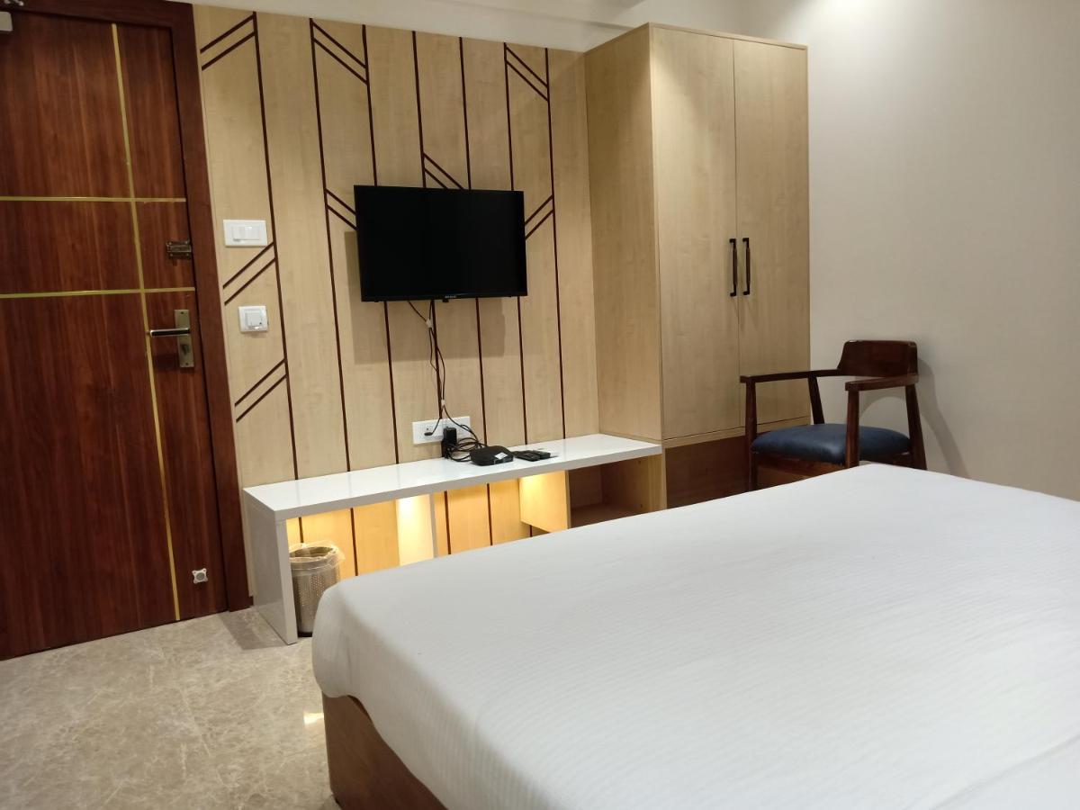 Hotel Suvarnam Residency 艾哈迈德讷格尔 客房 照片