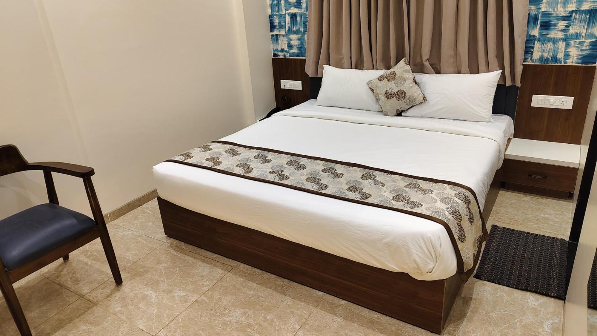 Hotel Suvarnam Residency 艾哈迈德讷格尔 外观 照片