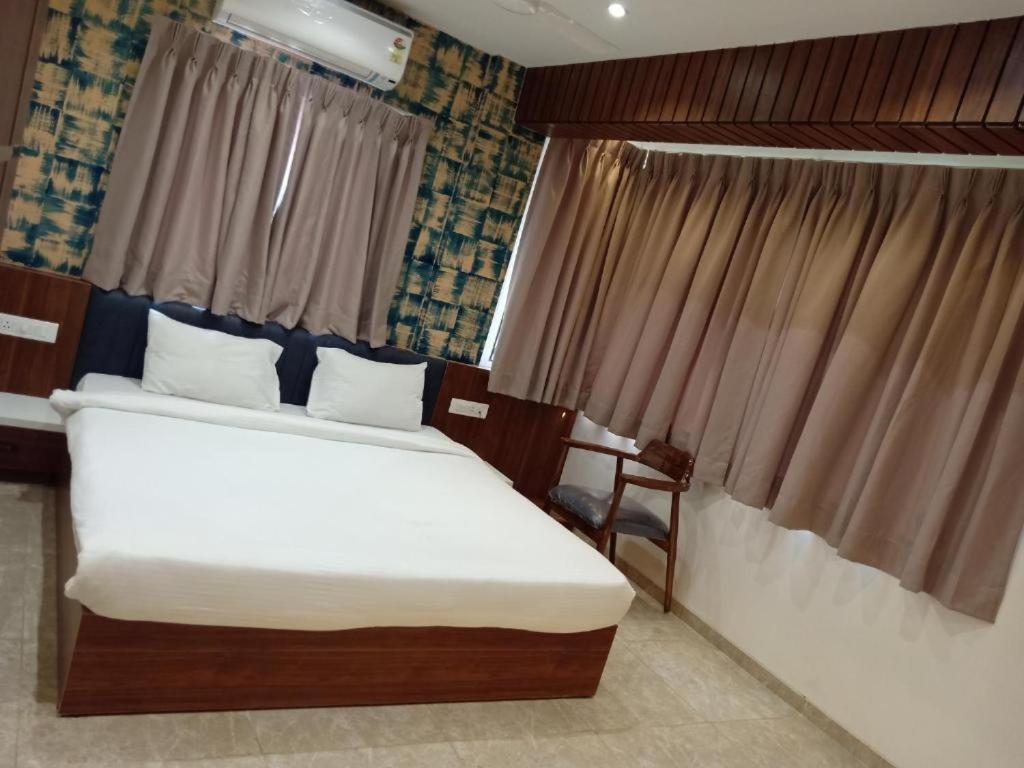 Hotel Suvarnam Residency 艾哈迈德讷格尔 外观 照片